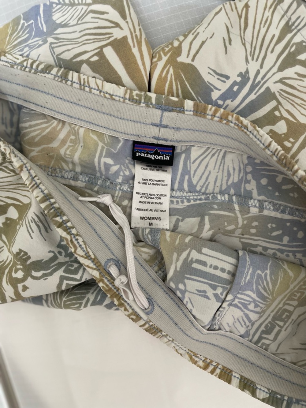Patagonia Retro Women’s Baggies Shorts. Size medium - Picture 4 of 4